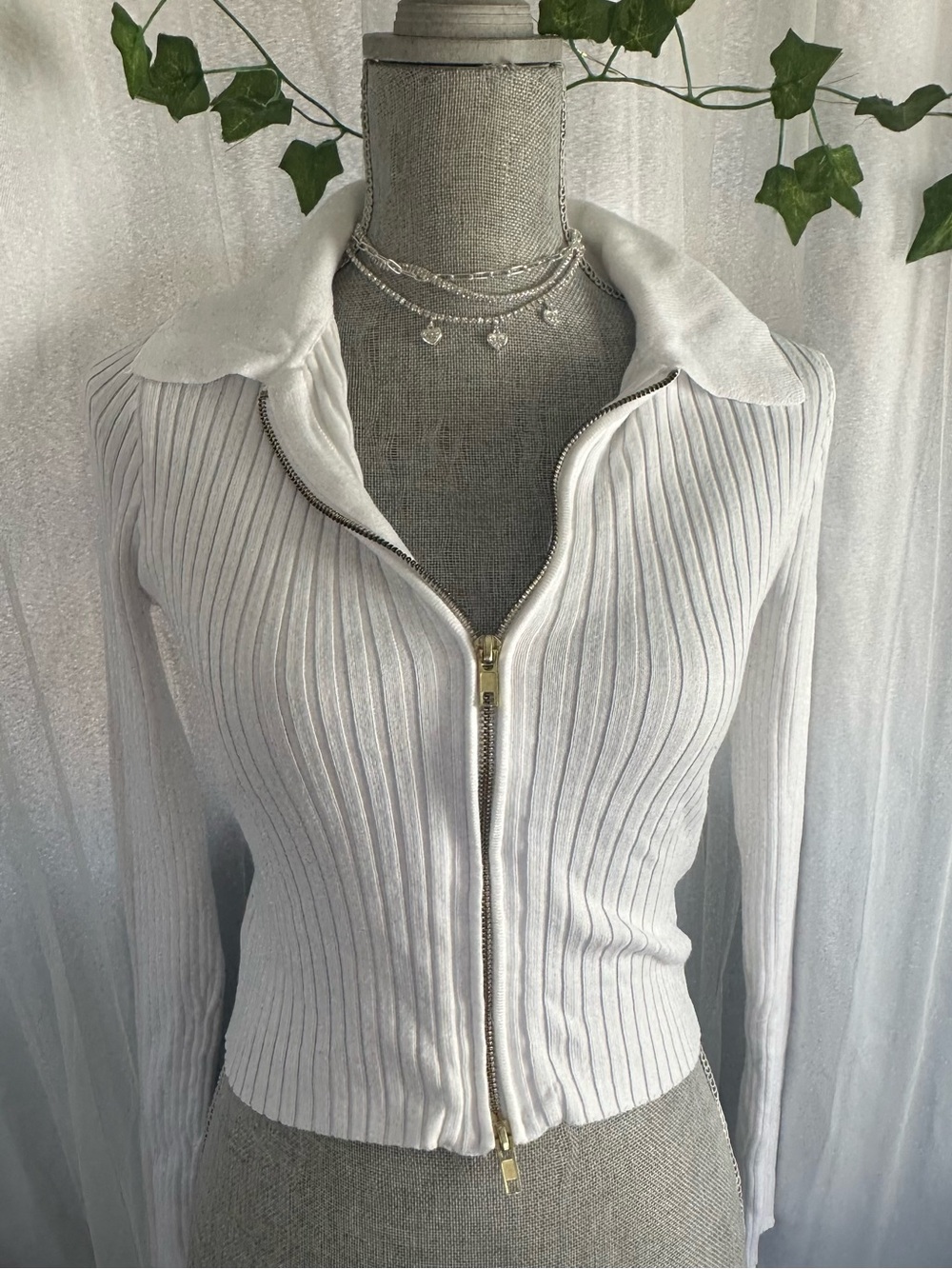 No Boundaries White Ribbed Zip-Front V-Neck Sweater